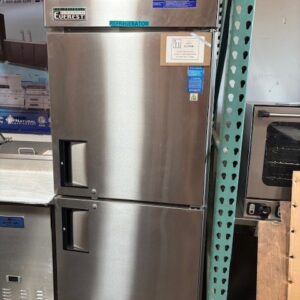 Reach In Refrigerator Everest ESRH2